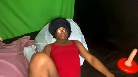 Snapshot of transgirl_omi chatting on 03-12-26, 05:46 TransDomme Omi online show from 03-12-26, 05:46