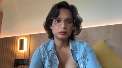Flor Wilde online show from 05-16-26, 08:22