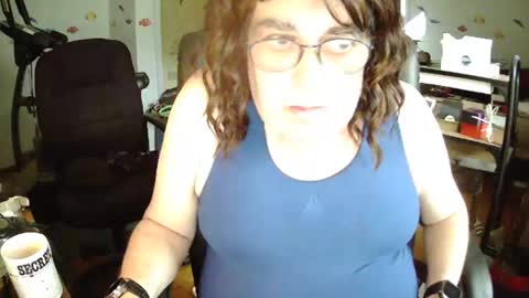 Snapshot of transmtfhello chatting on 05-06-26, 07:19 Peter online show from 05-06-26, 07:19