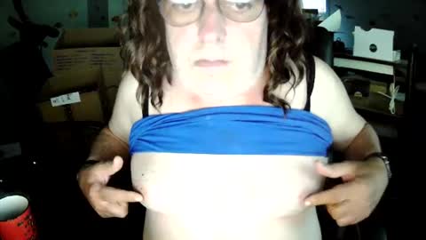 Snapshot of transmtfhello chatting on 06-03-26, 11:13 Peter online show from 06-03-26, 11:13