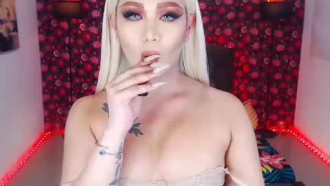 Snapshot of transplayfullolivia chatting on 04-18-26, 07:58 KYLIE BELLA TS online show from 04-18-26, 07:58