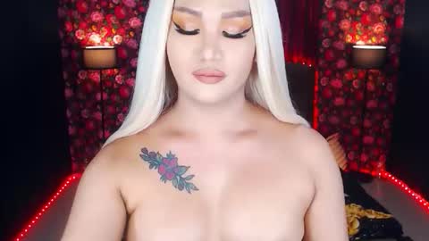Snapshot of transplayfullolivia chatting on 05-01-26, 01:10 KYLIE BELLA TS online show from 05-01-26, 01:10