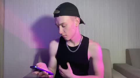 Travis online show from 04-23-26, 09:19