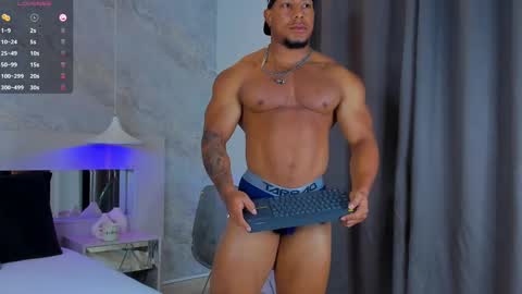 Snapshot of travis_lenox_ chatting on 09-17-25, 12:29 Travis online show from 09-17-25, 12:29