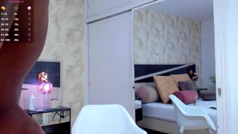 Snapshot of travis_lenox_ chatting on 10-12-25, 03:00 Travis online show from 10-12-25, 03:00