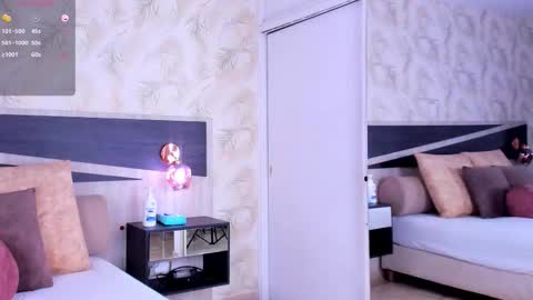 Snapshot of travis_lenox_ chatting on 10-30-25, 01:18 Travis online show from 10-30-25, 01:18