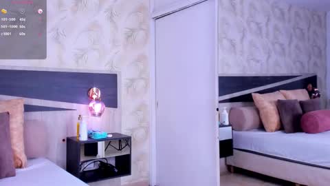 Snapshot of travis_lenox_ chatting on 11-21-25, 01:48 Travis online show from 11-21-25, 01:48