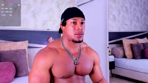 Snapshot of travis_lenox_ chatting on 12-14-25, 01:22 Travis online show from 12-14-25, 01:22