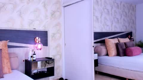 Travis online show from 12-23-25, 12:08