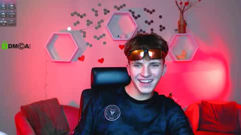 Travis online show from 10-15-25, 07:03