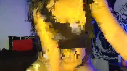 Snapshot of travisandnina chatting on 12-03-25, 04:27 travisandnina online show from 12-03-25, 04:27