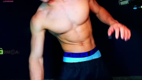 Snapshot of travisdiamonds chatting on 02-08-25, 10:08 TRAVIS. online show from 02-08-25, 10:08