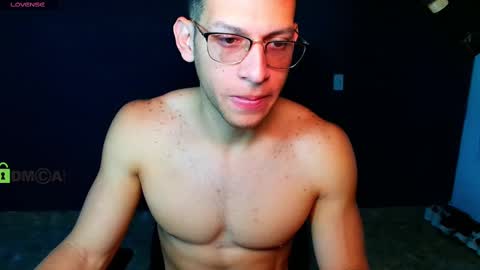 Snapshot of travisdiamonds chatting on 02-12-25, 05:48 TRAVIS. online show from 02-12-25, 05:48