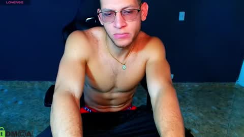 Snapshot of travisdiamonds chatting on 02-25-25, 07:36 TRAVIS. online show from 02-25-25, 07:36