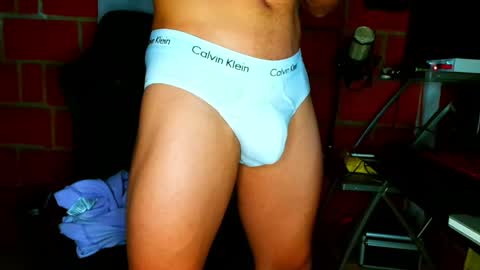 Snapshot of travisdiamonds chatting on 05-07-26, 02:17 TRAVIS. online show from 05-07-26, 02:17