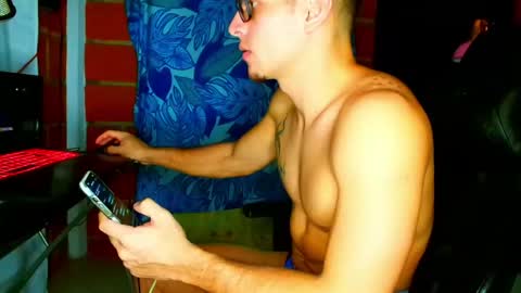 Snapshot of travisdiamonds chatting on 05-18-26, 03:35 TRAVIS. online show from 05-18-26, 03:35