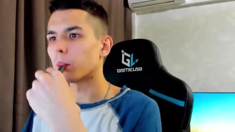 Snapshot of travisrivas chatting on 02-19-25, 05:49 travisrivas online show from 02-19-25, 05:49