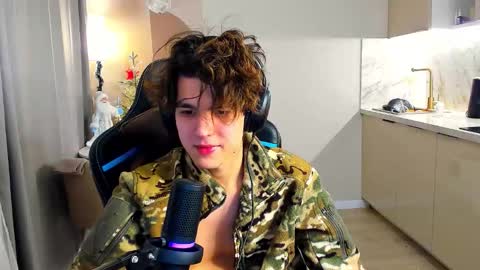 Snapshot of travisrivas chatting on 12-04-25, 02:43 travisrivas online show from 12-04-25, 02:43