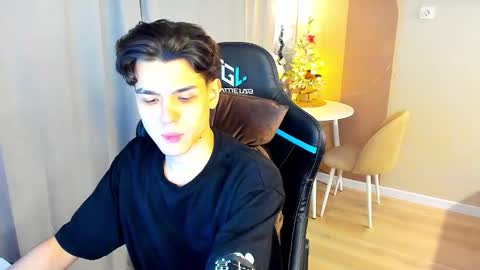 Snapshot of travisrivas chatting on 12-16-25, 11:48 travisrivas online show from 12-16-25, 11:48