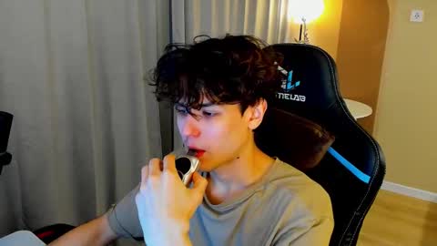 Snapshot of travisrivas chatting on 02-05-26, 12:59 travisrivas online show from 02-05-26, 12:59