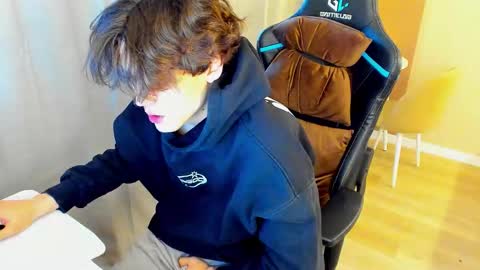 Snapshot of travisrivas chatting on 02-05-26, 01:05 travisrivas online show from 02-05-26, 01:05