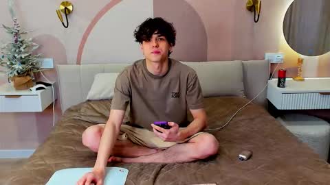 Snapshot of travisrivas chatting on 02-09-26, 11:36 travisrivas online show from 02-09-26, 11:36