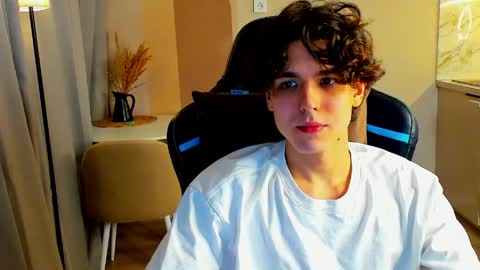 Snapshot of travisrivas chatting on 04-03-26, 04:27 travisrivas online show from 04-03-26, 04:27