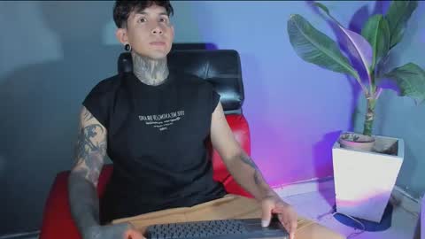 TRAV - INDEPENDENT MODEL online show from 02-24-25, 01:46