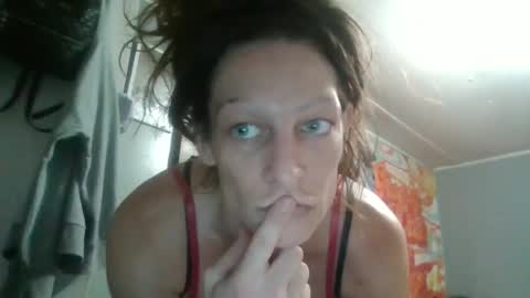 Snapshot of trazlicious2469 chatting on 06-12-26, 05:23 trazlicious2469 online show from 06-12-26, 05:23