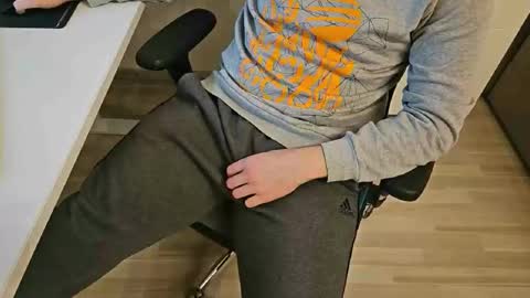 tree1989 online show from 01-07-25, 08:10