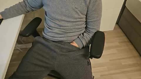 tree1989 online show from 02-08-25, 06:33