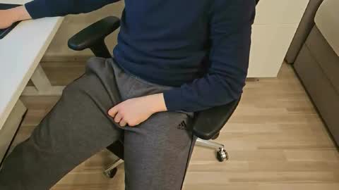 tree1989 online show from 02-19-25, 08:41