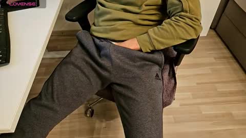 tree1989 online show from 09-25-25, 06:33