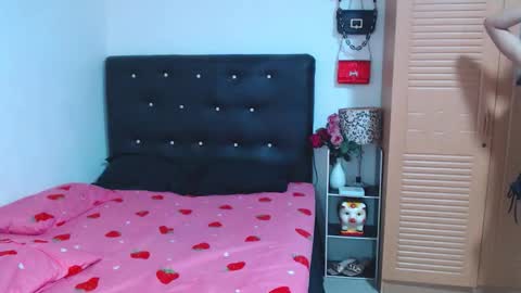 STEPHANiE online show from 10-28-25, 02:59