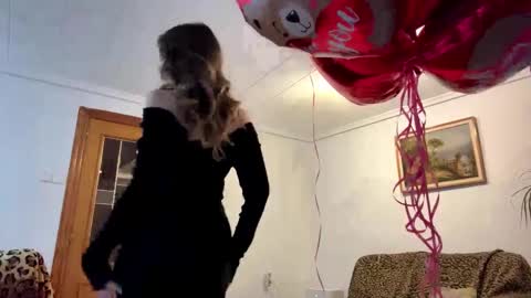 Snapshot of trenacallnan chatting on 02-14-26, 08:27 Tina online show from 02-14-26, 08:27