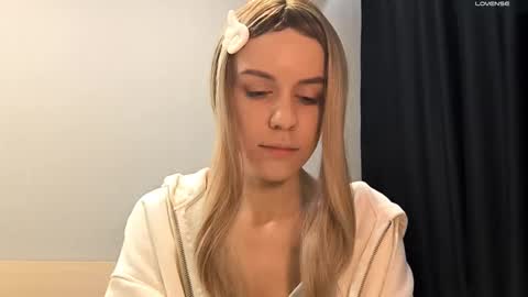 Snapshot of tressamarshbanks chatting on 10-15-25, 06:30 Alice online show from 10-15-25, 06:30