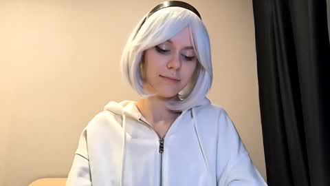 Snapshot of tressamarshbanks chatting on 10-24-25, 06:48 Alice online show from 10-24-25, 06:48