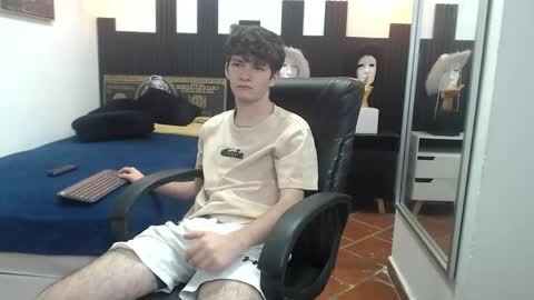 Snapshot of trevor_mob chatting on 06-06-26, 03:06 trevor_mob online show from 06-06-26, 03:06