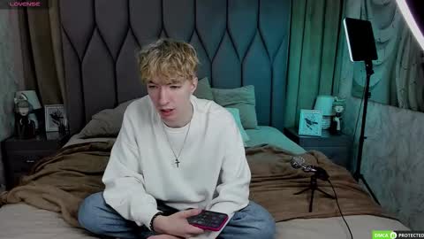 TrevorBenson online show from 10-09-25, 03:26