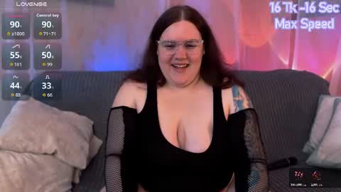 Snapshot of trinititi chatting on 07-17-26, 10:11 Tina online show from 07-17-26, 10:11