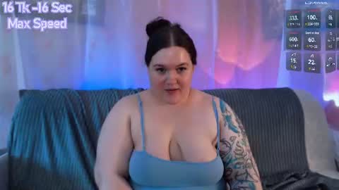 Snapshot of trinititi chatting on 07-28-26, 02:13 Tina online show from 07-28-26, 02:13