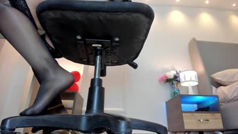 Snapshot of trinitixx chatting on 12-30-24, 09:19 Triny online show from 12-30-24, 09:19