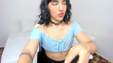 Snapshot of trinydoll chatting on 12-10-24, 10:28 Triny online show from 12-10-24, 10:28