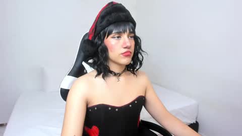 Snapshot of trinydoll chatting on 12-24-24, 11:06 Triny online show from 12-24-24, 11:06