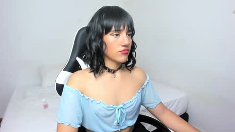 Snapshot of trinydoll chatting on 02-05-25, 12:17 Triny online show from 02-05-25, 12:17