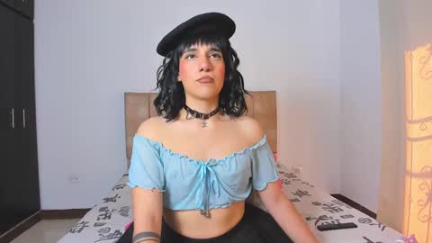 Snapshot of trinydoll chatting on 09-09-25, 12:48 Triny online show from 09-09-25, 12:48