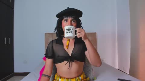 Snapshot of trinydoll chatting on 10-11-25, 12:58 Triny online show from 10-11-25, 12:58