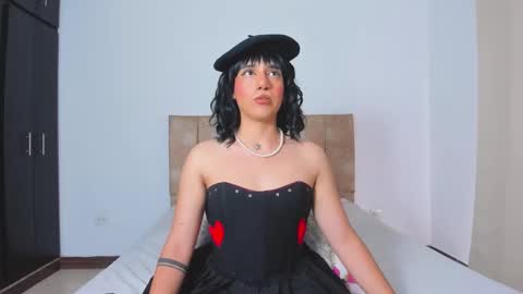 Snapshot of trinydoll chatting on 10-12-25, 01:10 Triny online show from 10-12-25, 01:10