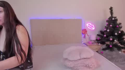 Mia online show from 12-15-25, 06:28