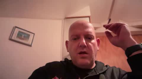 Snapshot of tritonspace chatting on 10-03-25, 01:02 Triton online show from 10-03-25, 01:02